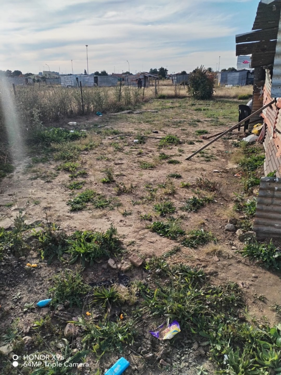 Commercial Property for Sale in Molifi Tau Kloof Free State